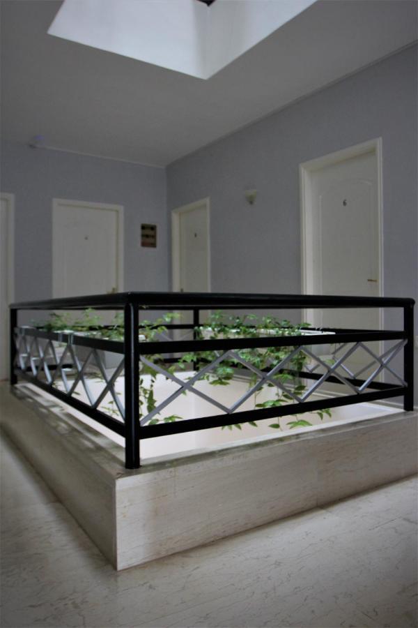Saranda Hotel Экстерьер фото