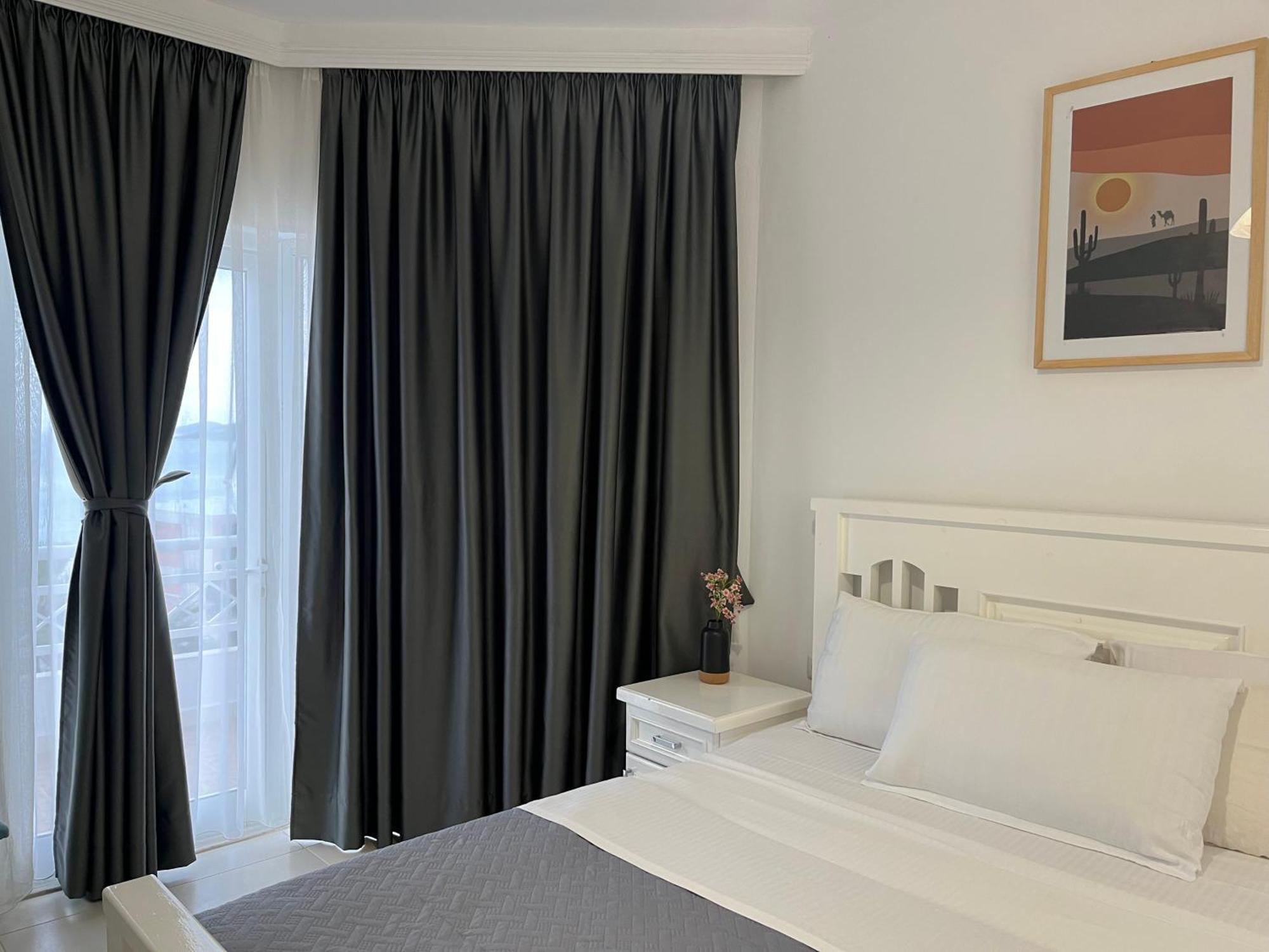 Saranda Hotel Экстерьер фото